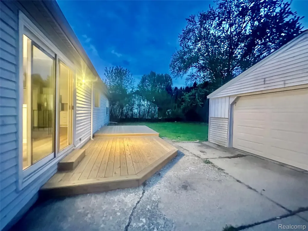 5783 Williamsburg Court Waterford Charter Township MI 48327