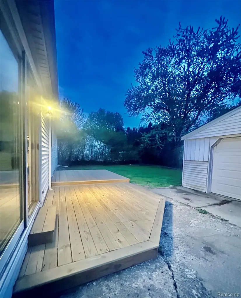 5783 Williamsburg Court Waterford Charter Township MI 48327