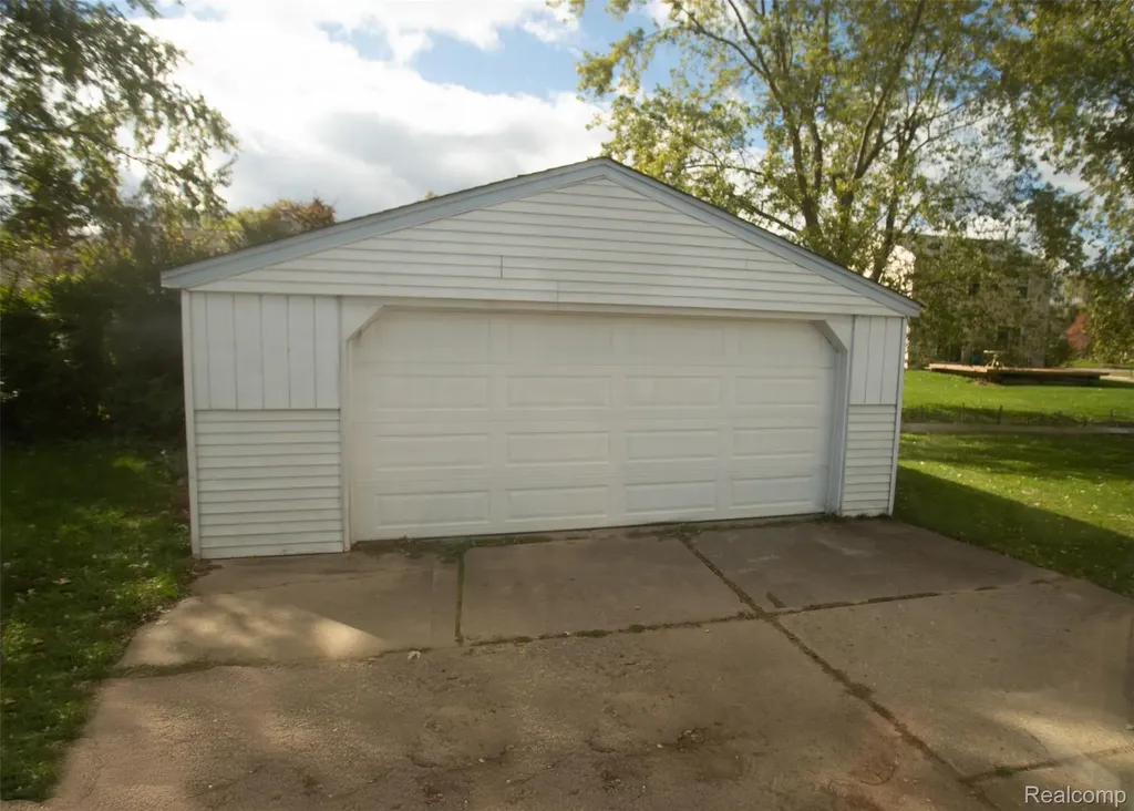 5783 Williamsburg Court Waterford Charter Township MI 48327