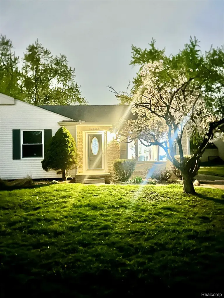 5783 Williamsburg Court Waterford Charter Township MI 48327