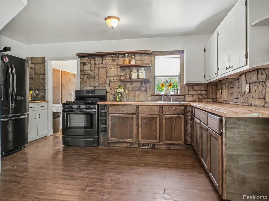 5272 W Frances Road Vienna Charter Township MI 48420