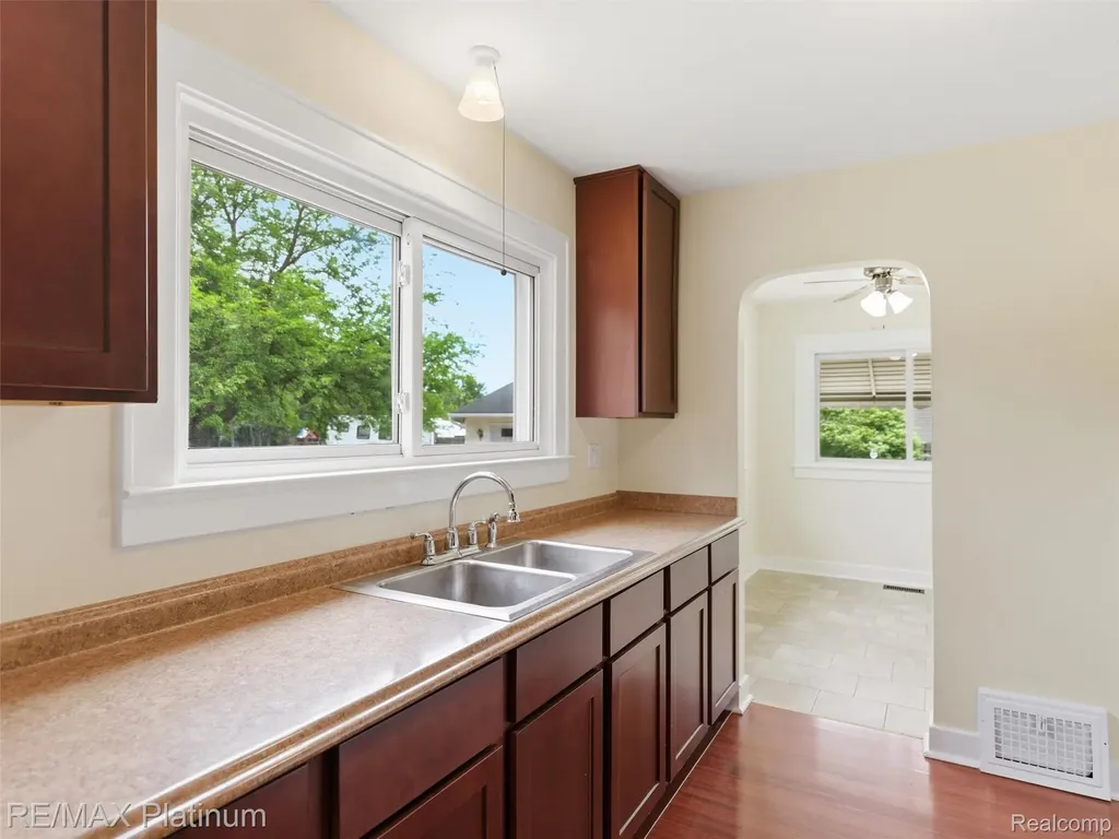 6335 Silver Lake Road Fenton Charter Township MI 48451