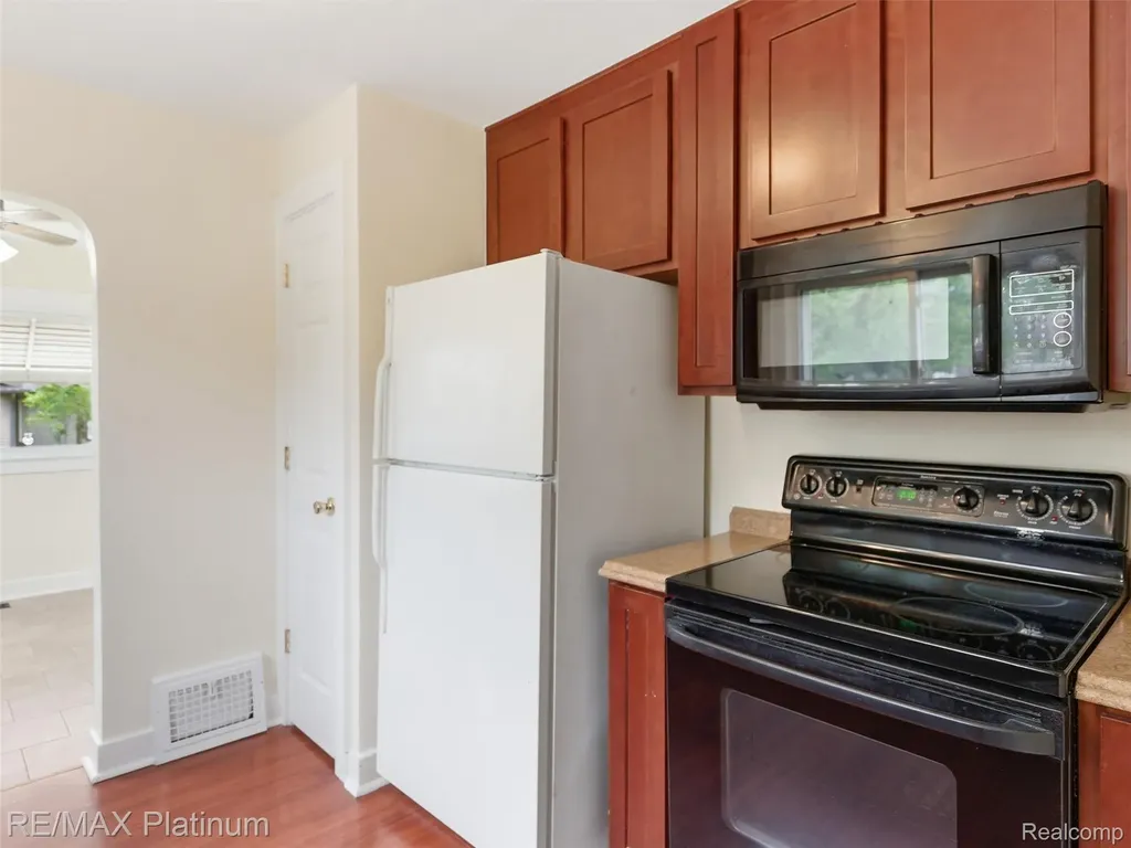 6335 Silver Lake Road Fenton Charter Township MI 48451