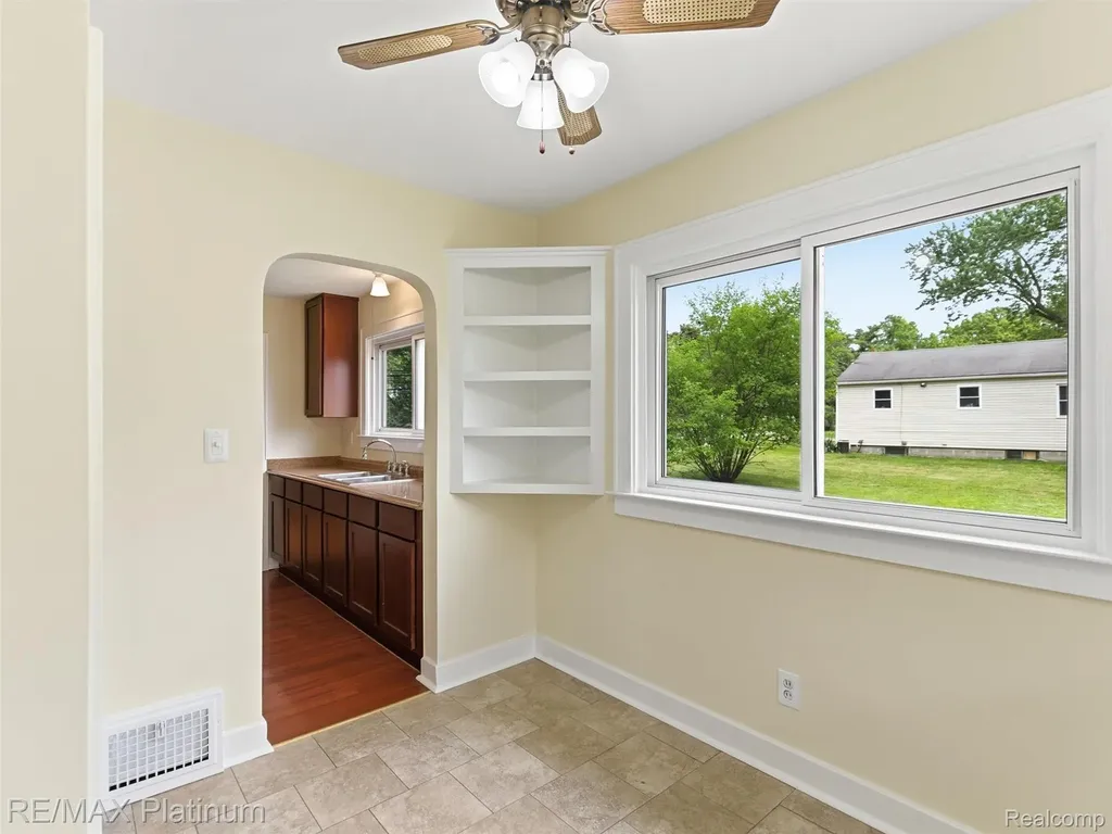 6335 Silver Lake Road Fenton Charter Township MI 48451