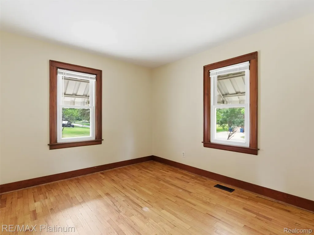 6335 Silver Lake Road Fenton Charter Township MI 48451