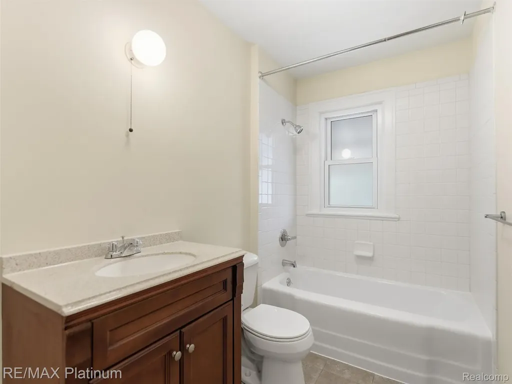 6335 Silver Lake Road Fenton Charter Township MI 48451