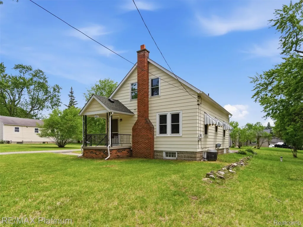 6335 Silver Lake Road Fenton Charter Township MI 48451