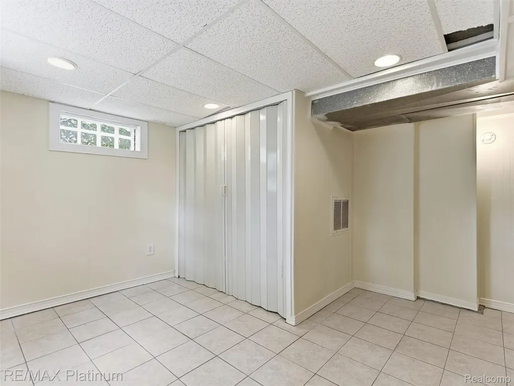6335 Silver Lake Road Fenton Charter Township MI 48451