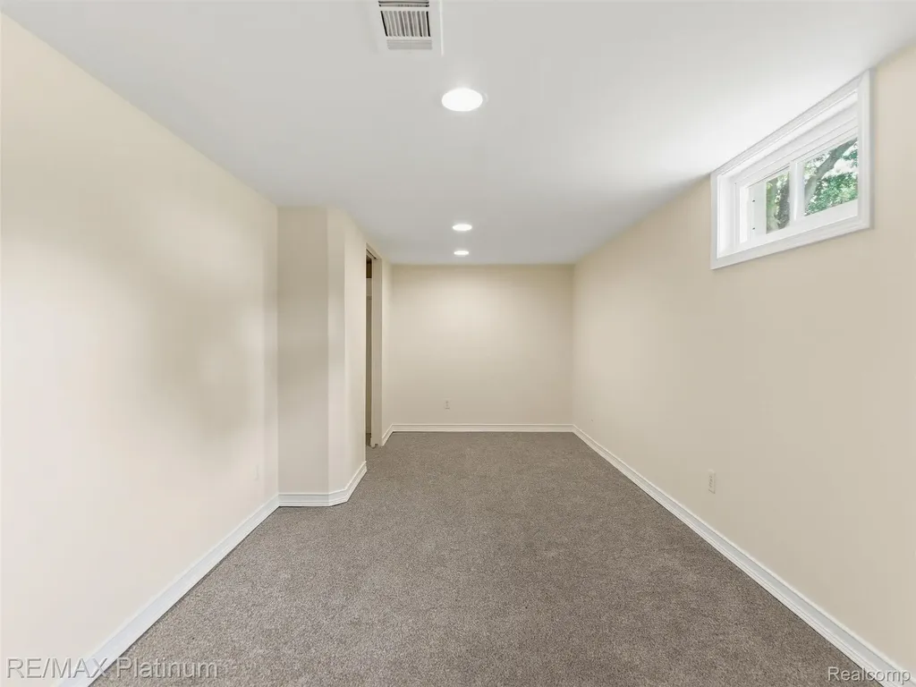 6335 Silver Lake Road Fenton Charter Township MI 48451
