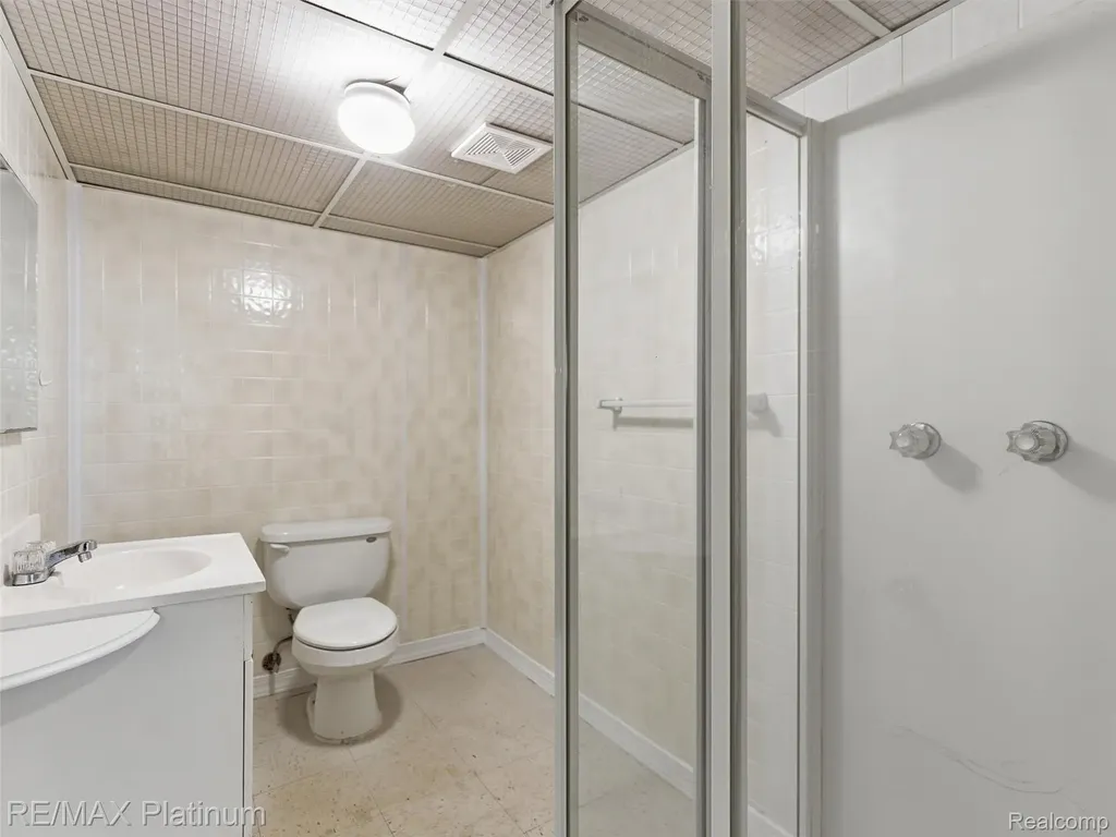6335 Silver Lake Road Fenton Charter Township MI 48451