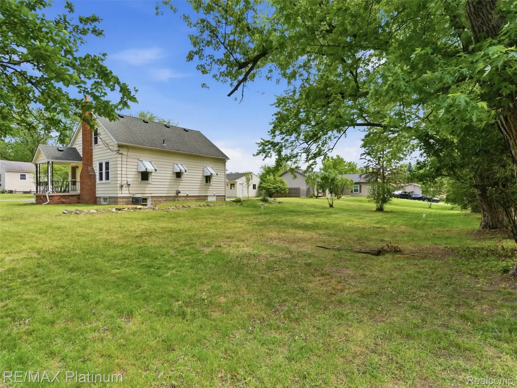 6335 Silver Lake Road Fenton Charter Township MI 48451