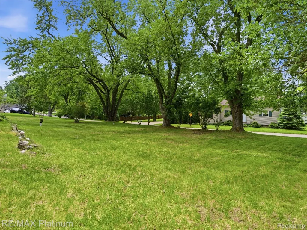 6335 Silver Lake Road Fenton Charter Township MI 48451