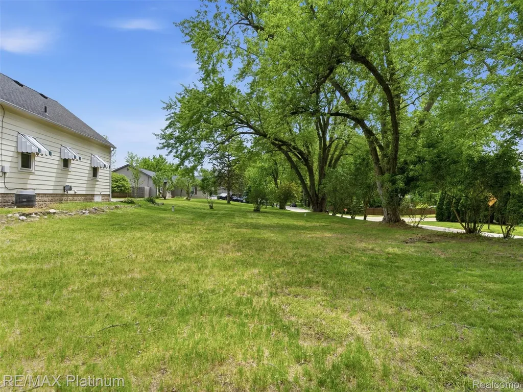 6335 Silver Lake Road Fenton Charter Township MI 48451