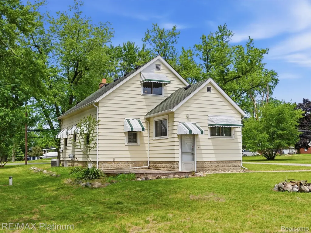 6335 Silver Lake Road Fenton Charter Township MI 48451