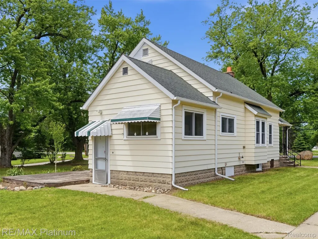 6335 Silver Lake Road Fenton Charter Township MI 48451
