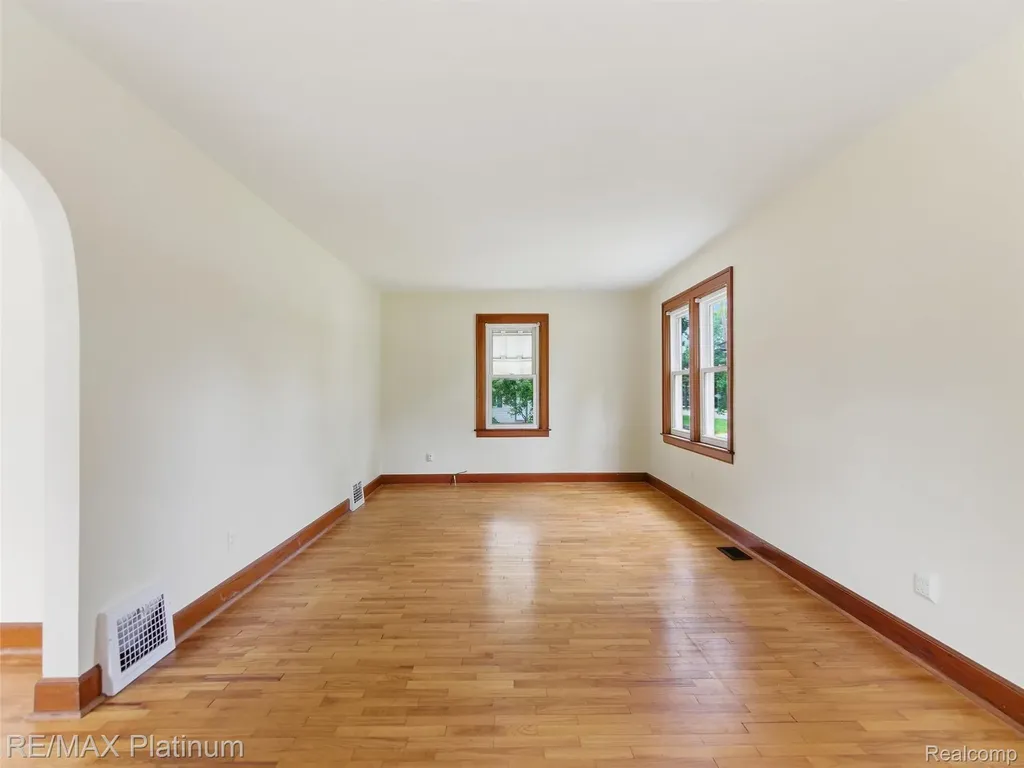 6335 Silver Lake Road Fenton Charter Township MI 48451
