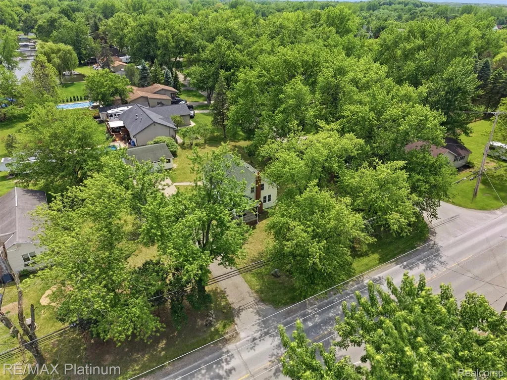 6335 Silver Lake Road Fenton Charter Township MI 48451