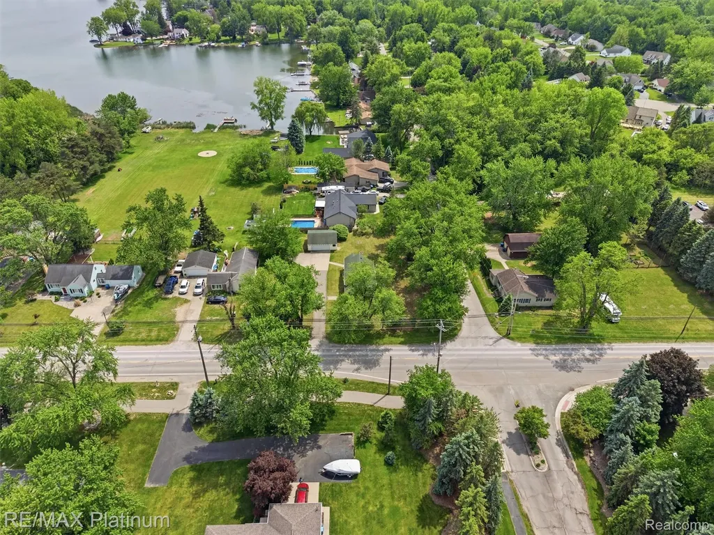 6335 Silver Lake Road Fenton Charter Township MI 48451