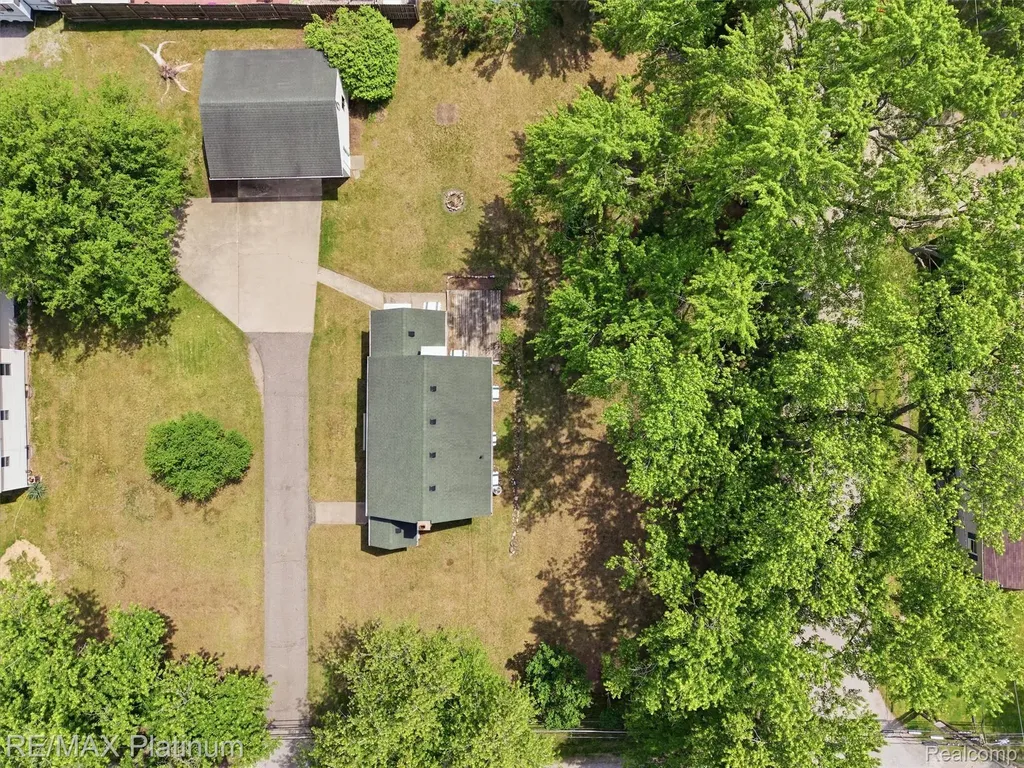 6335 Silver Lake Road Fenton Charter Township MI 48451