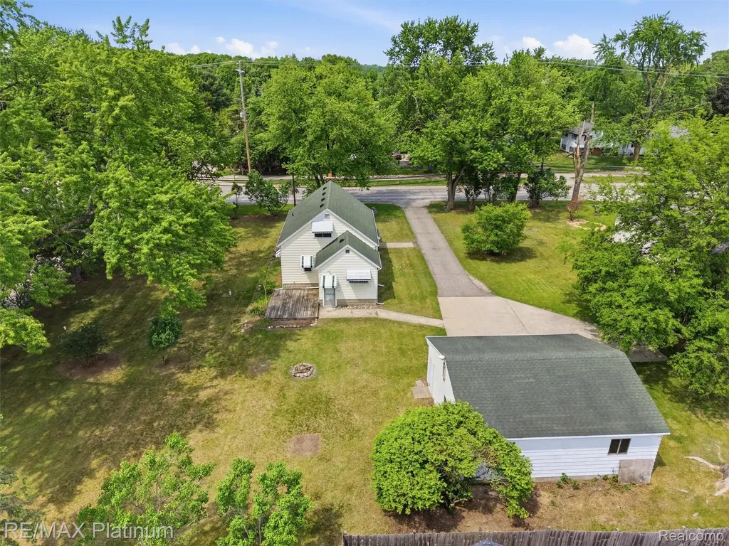 6335 Silver Lake Road Fenton Charter Township MI 48451