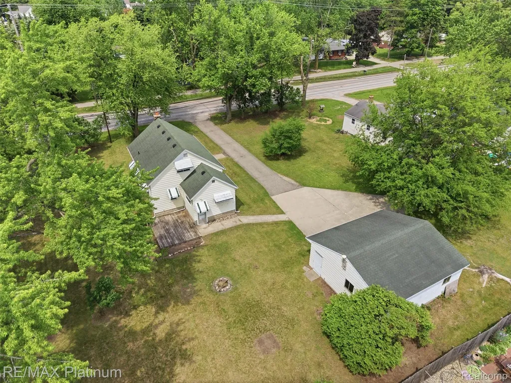 6335 Silver Lake Road Fenton Charter Township MI 48451