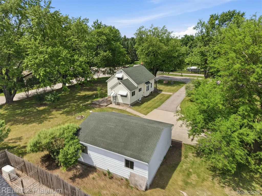 6335 Silver Lake Road Fenton Charter Township MI 48451