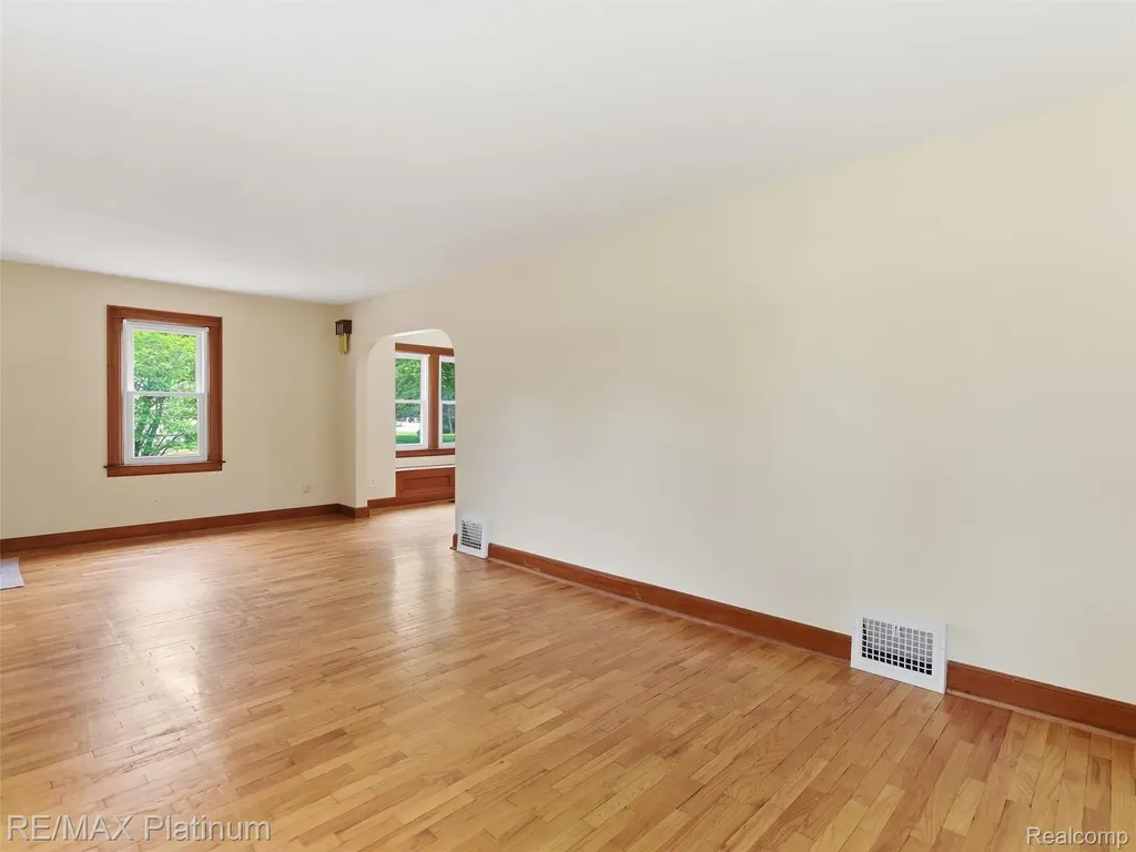 6335 Silver Lake Road Fenton Charter Township MI 48451