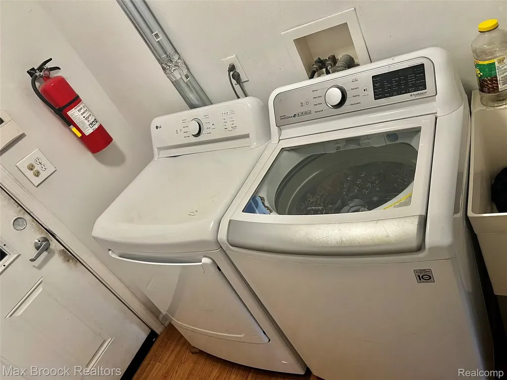 23866 Merrill Avenue Southfield City MI 48075