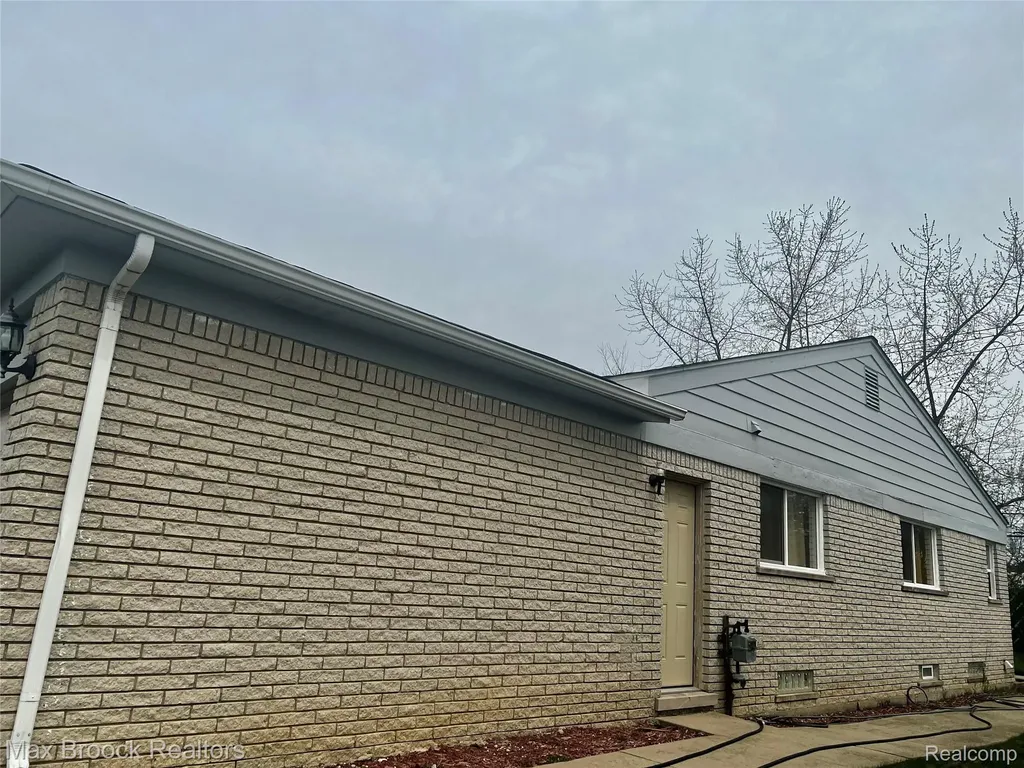 23866 Merrill Avenue Southfield City MI 48075