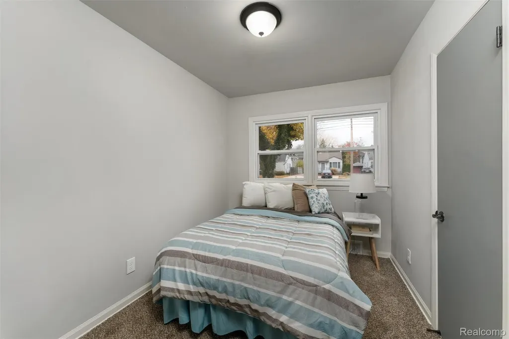 15751 W 14 Mile Road Beverly Hills Village MI 48025