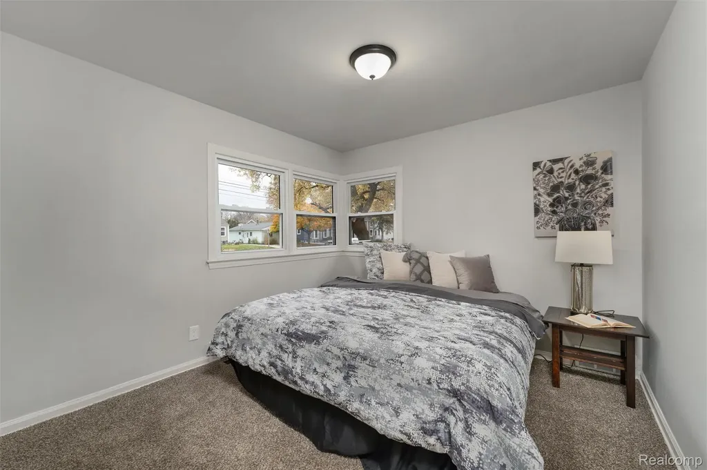 15751 W 14 Mile Road Beverly Hills Village MI 48025