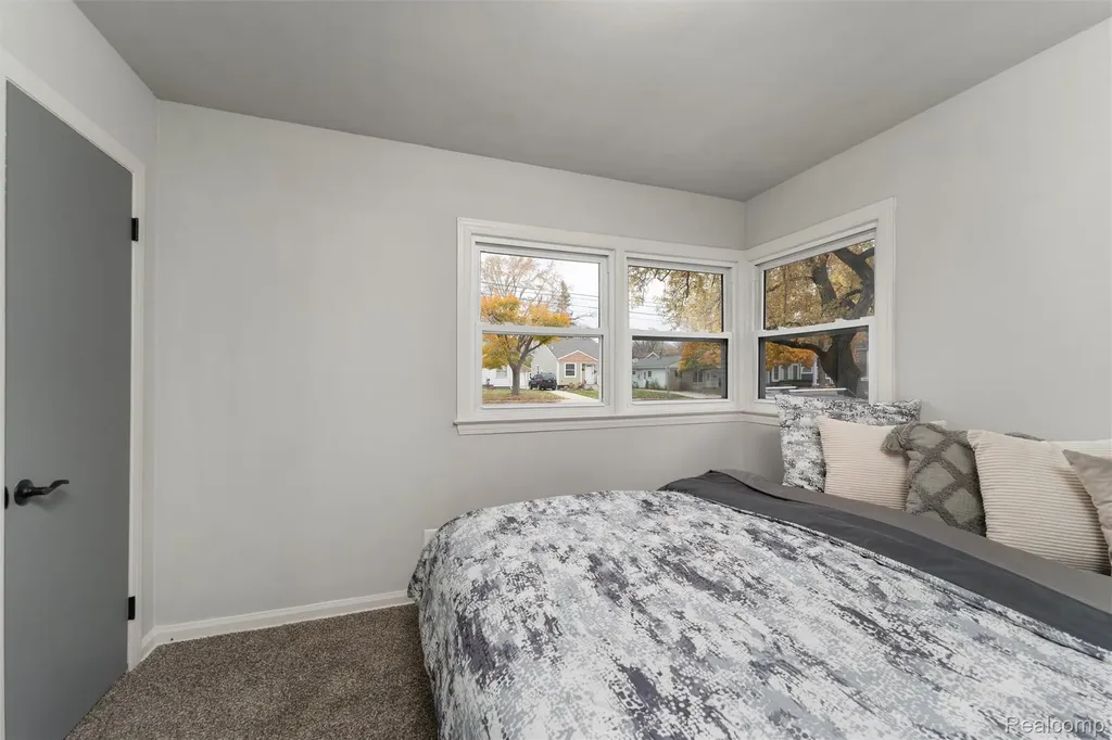 15751 W 14 Mile Road Beverly Hills Village MI 48025