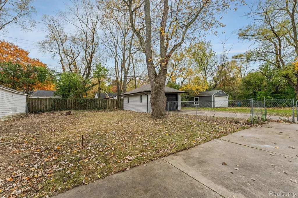 15751 W 14 Mile Road Beverly Hills Village MI 48025