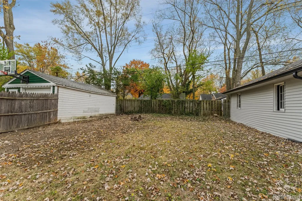 15751 W 14 Mile Road Beverly Hills Village MI 48025