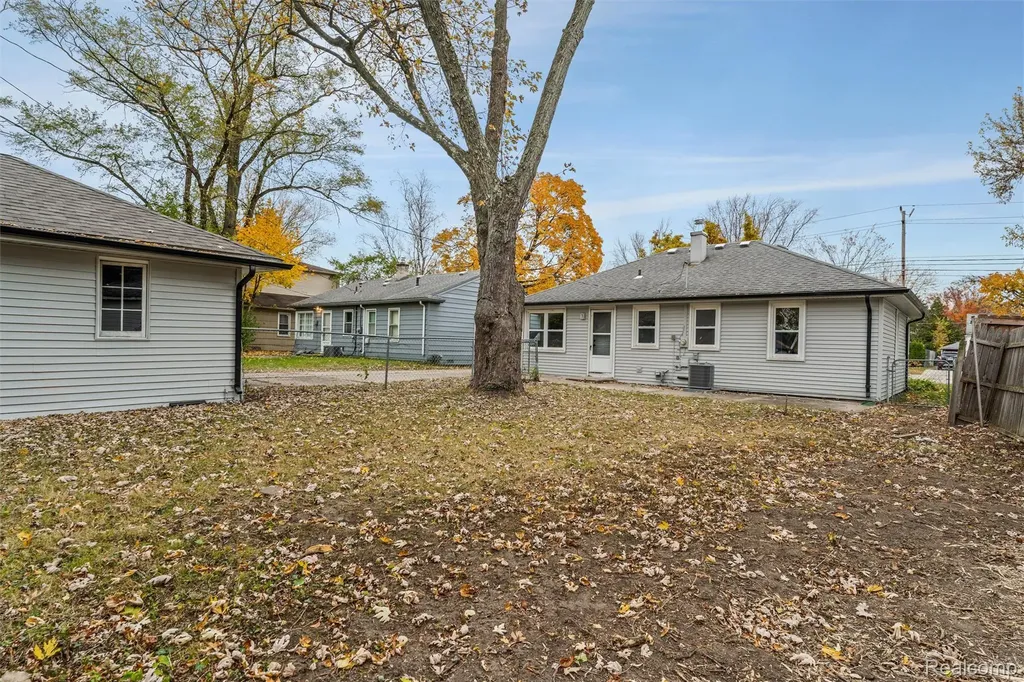 15751 W 14 Mile Road Beverly Hills Village MI 48025