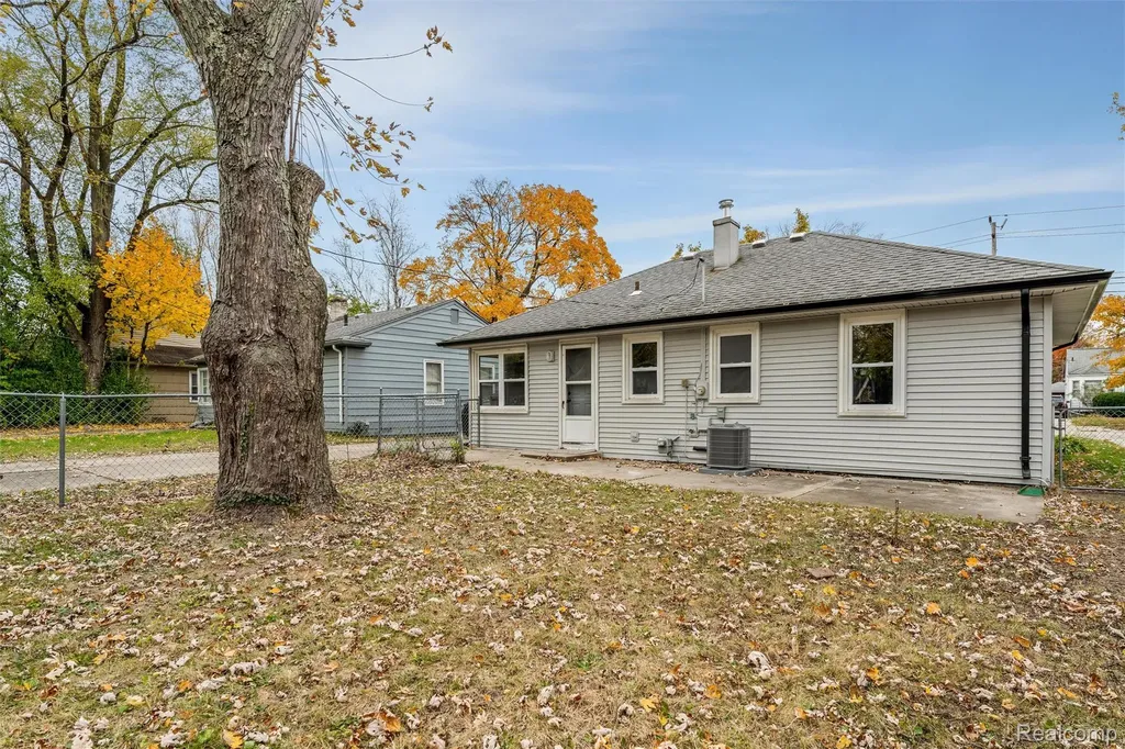 15751 W 14 Mile Road Beverly Hills Village MI 48025