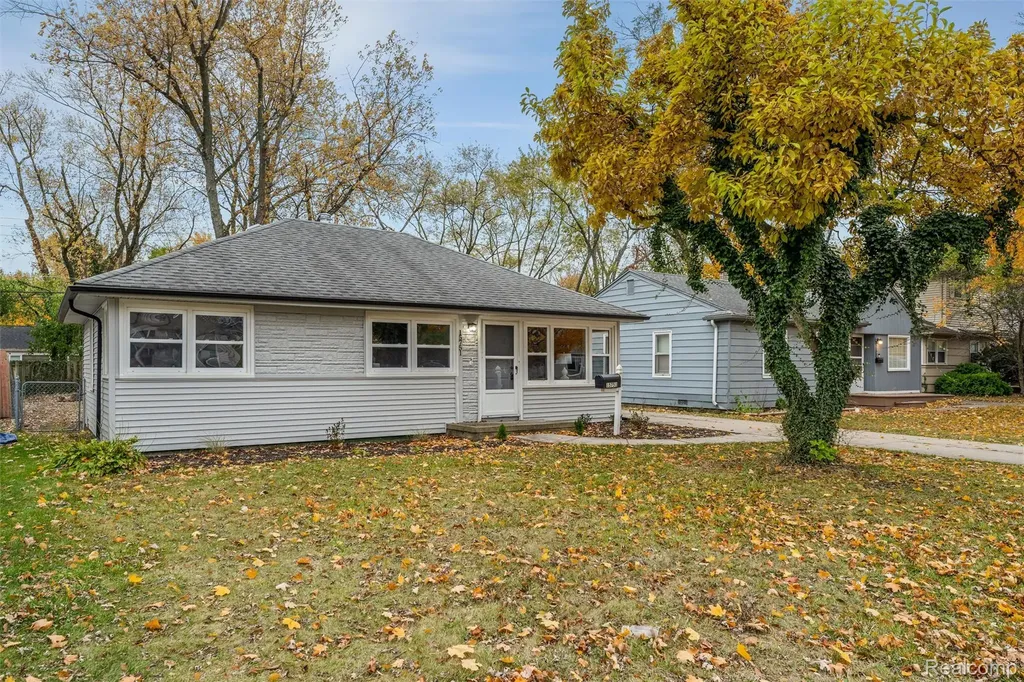 15751 W 14 Mile Road Beverly Hills Village MI 48025