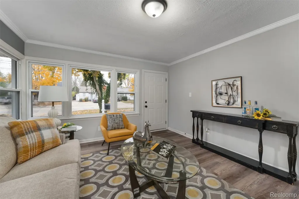 15751 W 14 Mile Road Beverly Hills Village MI 48025