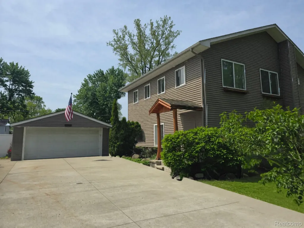135 N Haven Street Novi City MI 48377