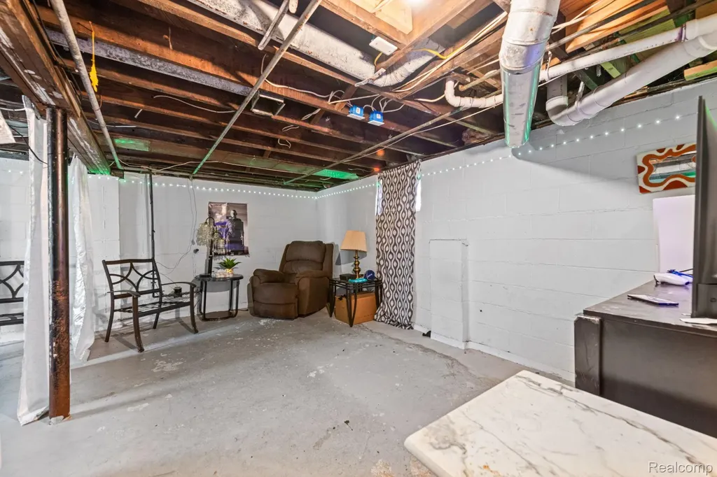 1127 Detroit Avenue Lincoln Park City MI 48146