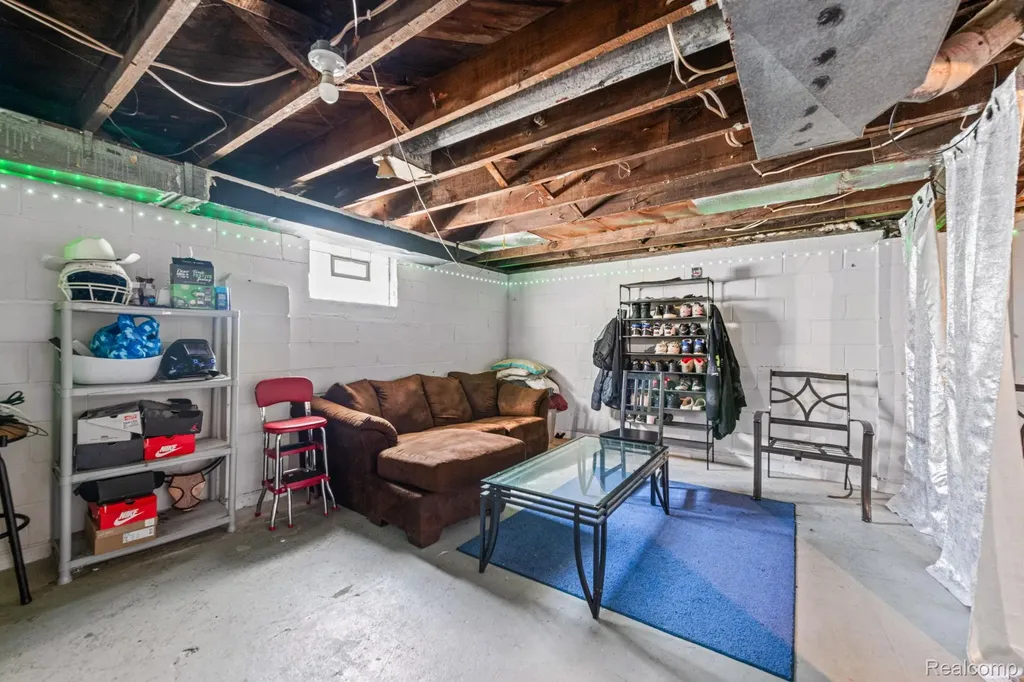 1127 Detroit Avenue Lincoln Park City MI 48146