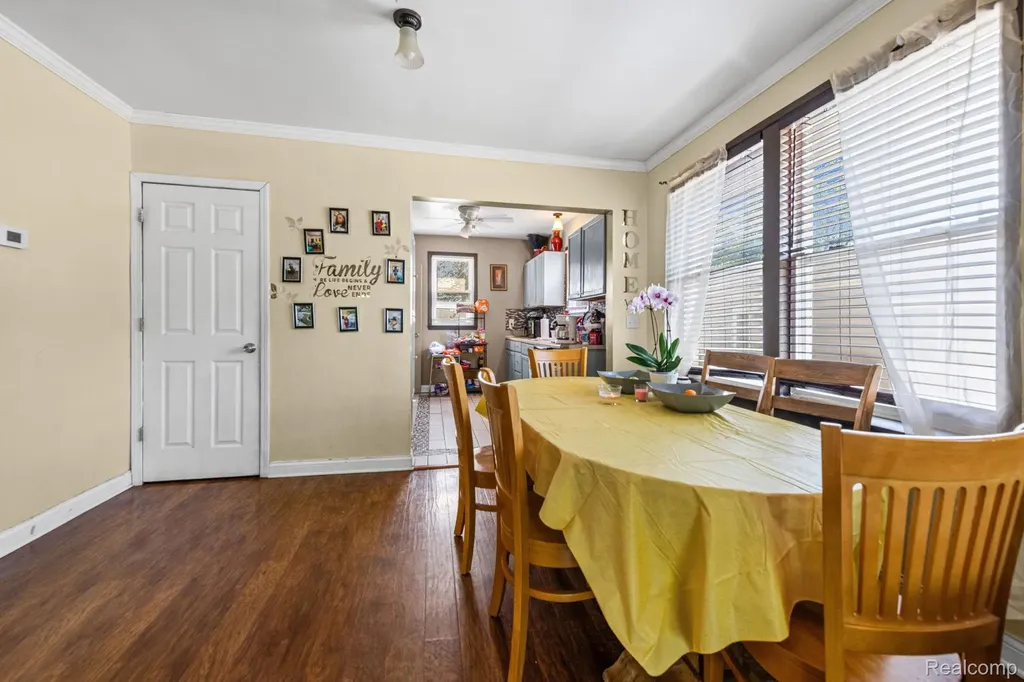 1127 Detroit Avenue Lincoln Park City MI 48146