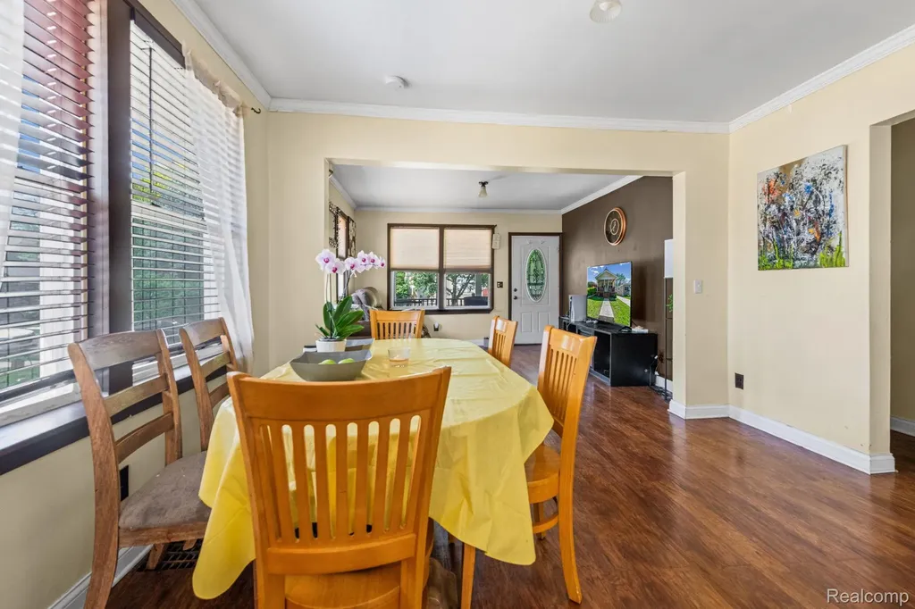 1127 Detroit Avenue Lincoln Park City MI 48146