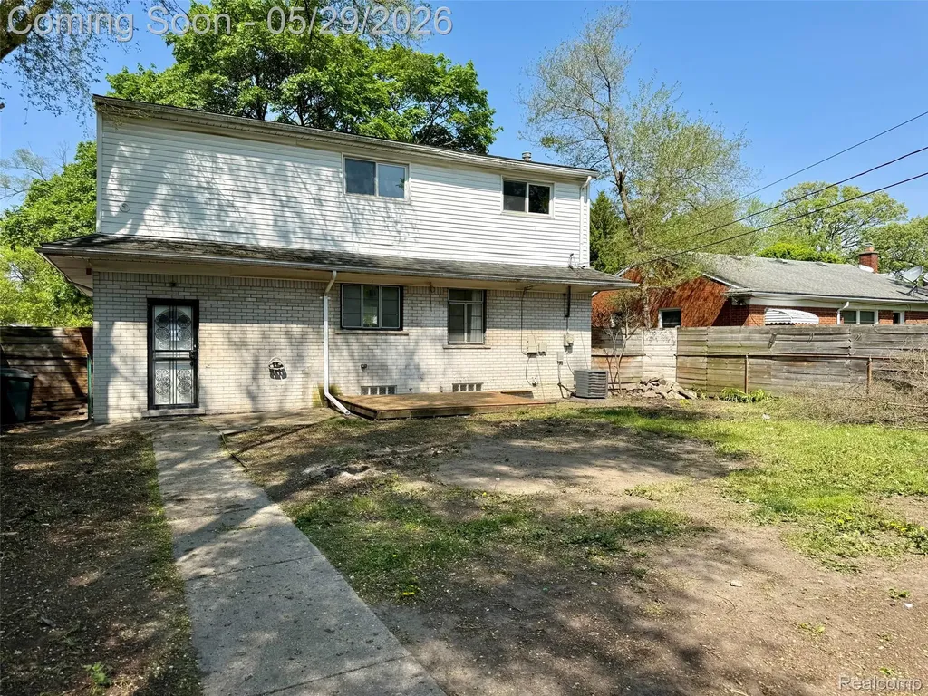 23400 Seneca Street Oak Park City MI 48237