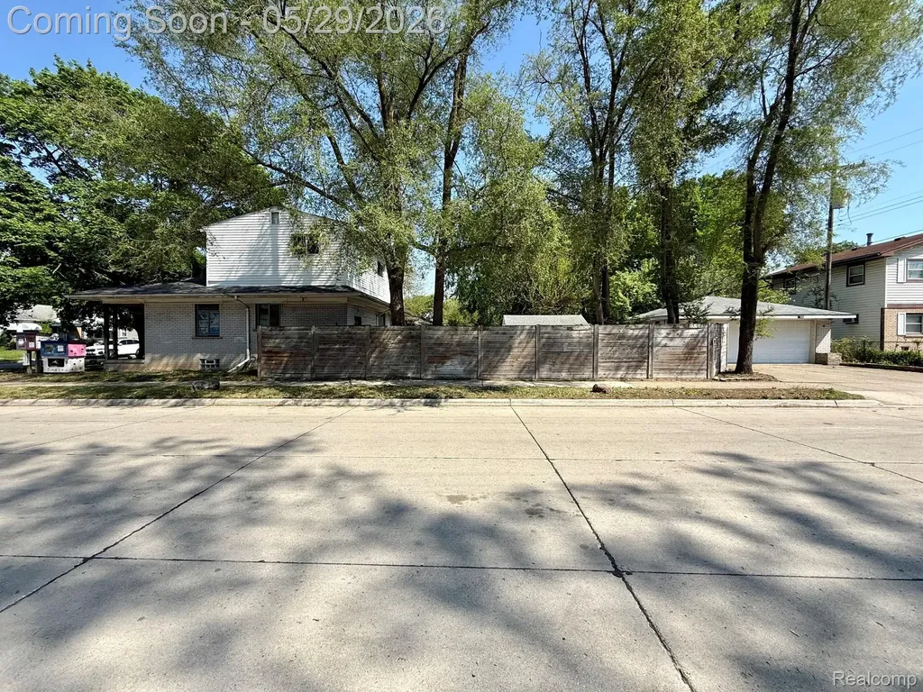 23400 Seneca Street Oak Park City MI 48237