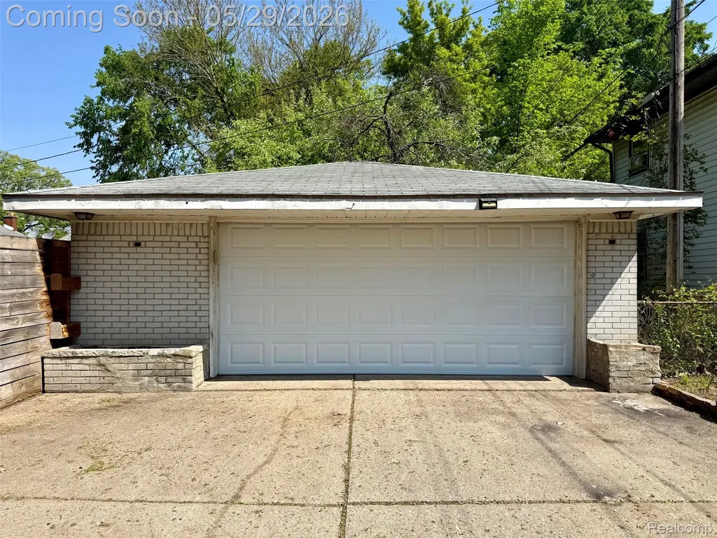 23400 Seneca Street Oak Park City MI 48237
