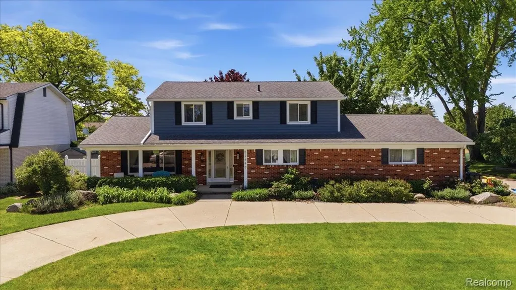 52448 Belle Arbor Shelby Charter Township MI 48316