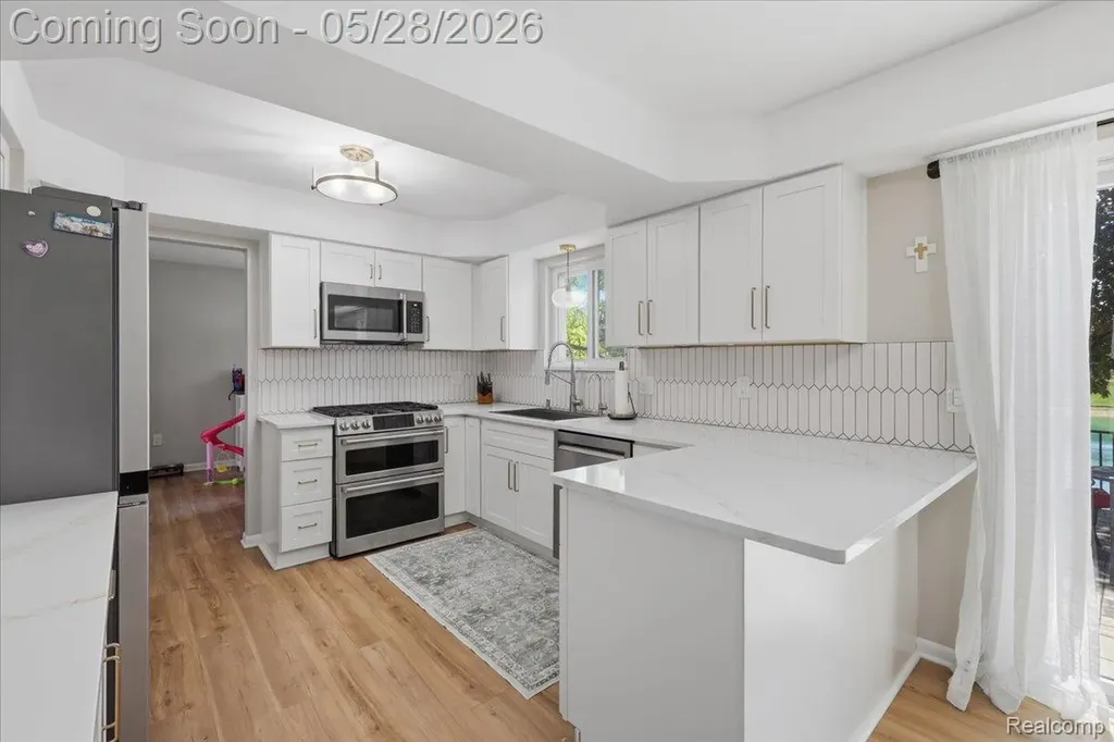 52448 Belle Arbor Shelby Charter Township MI 48316