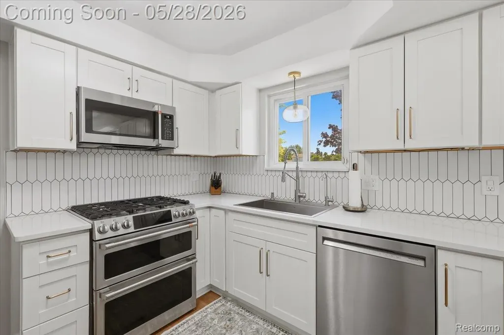 52448 Belle Arbor Shelby Charter Township MI 48316