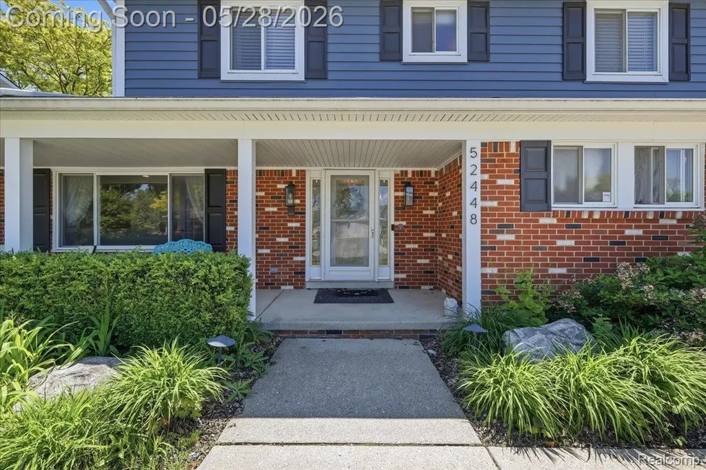 52448 Belle Arbor Shelby Charter Township MI 48316
